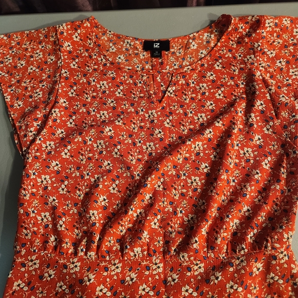 Chic Floral Cutout Red Blouse - Picture 11 of 13